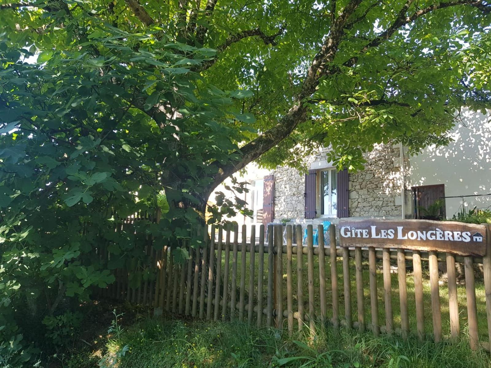 Gite Les Longeres Montazeau Exterior photo